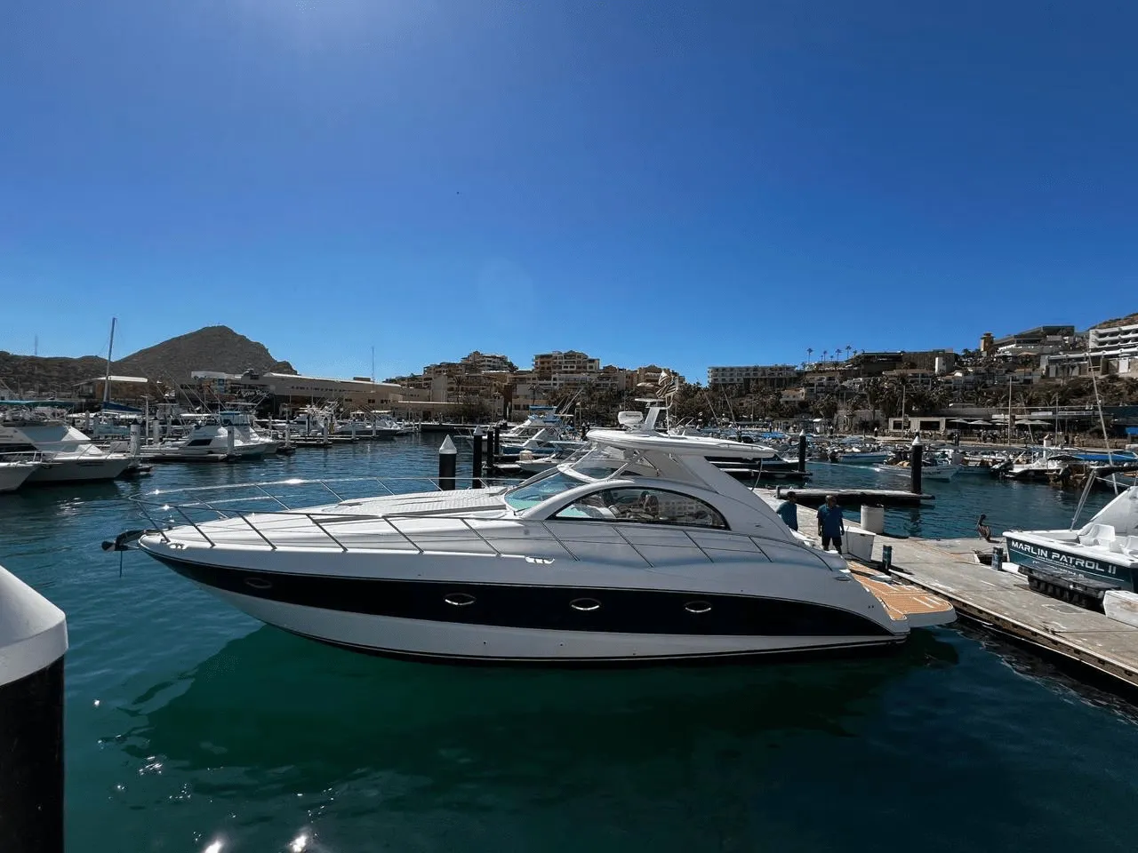 Maxum Yacht